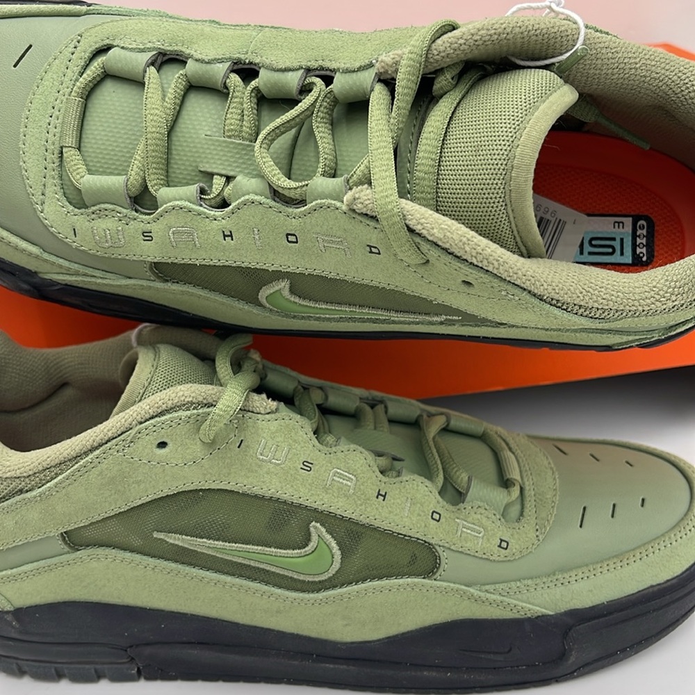 Nike Men’s Green Retro-Inspired Sneakers with Rugged Sole - Picture 15 of 16